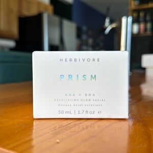 Herbivore Prism AHA + BHA Exfoliating Glow Facial